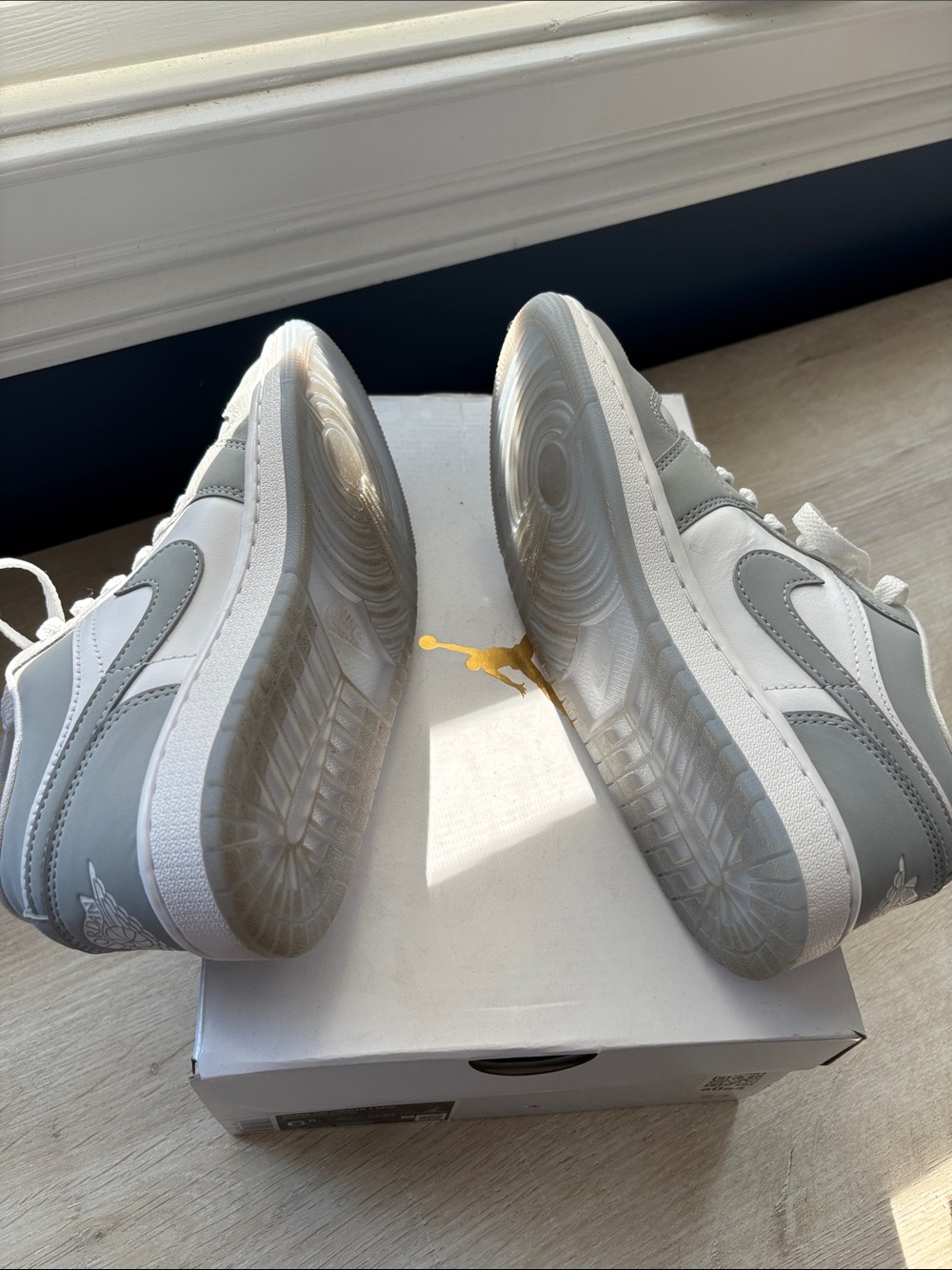 Air Jordan 1 Low-Top Sneakers in White and Light Gray. Woman’s size 6.5 (youth5) - Picture 4 of 5